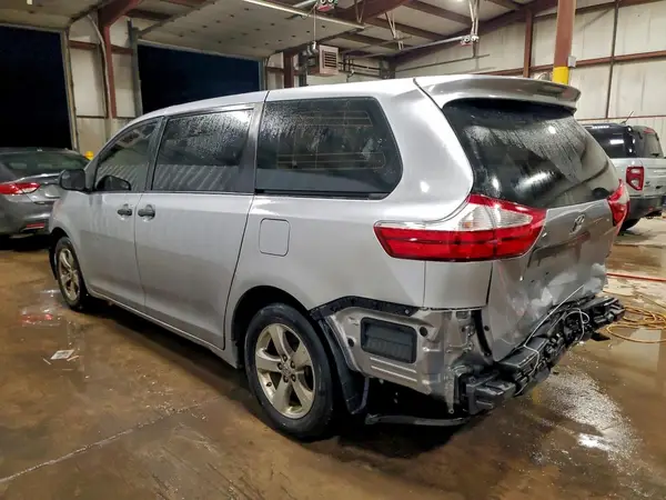5TDZZ3DCXHS884458 2017 TOYOTA SIENNA - Image 2