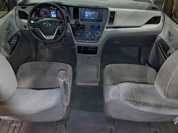 5TDZZ3DCXHS884458 2017 TOYOTA SIENNA - Image 8