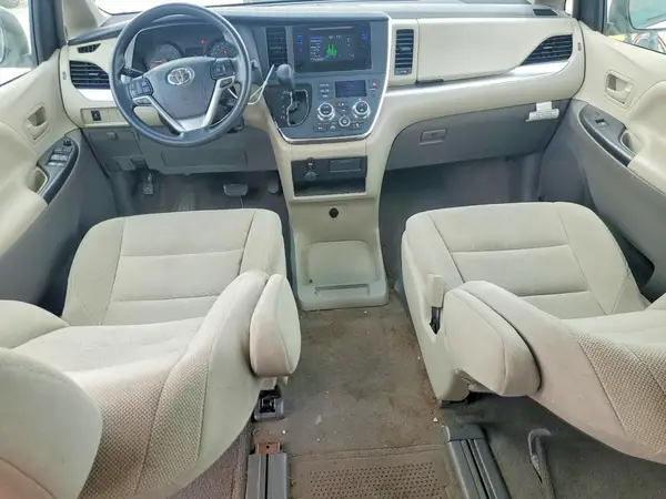 5TDZZ3DCXHS886937 2017 TOYOTA SIENNA - Image 8