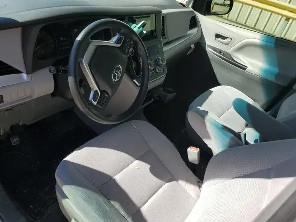 5TDZZ3DCXHS890616 2017 TOYOTA SIENNA - Image 8