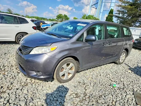 5TDZZ3DCXHS895833 2017 TOYOTA SIENNA - Image 2