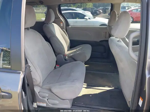 5TDZZ3DCXJS910093 2018 TOYOTA SIENNA - Image 8