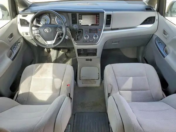 5TDZZ3DCXJS912121 2018 TOYOTA SIENNA - Image 8