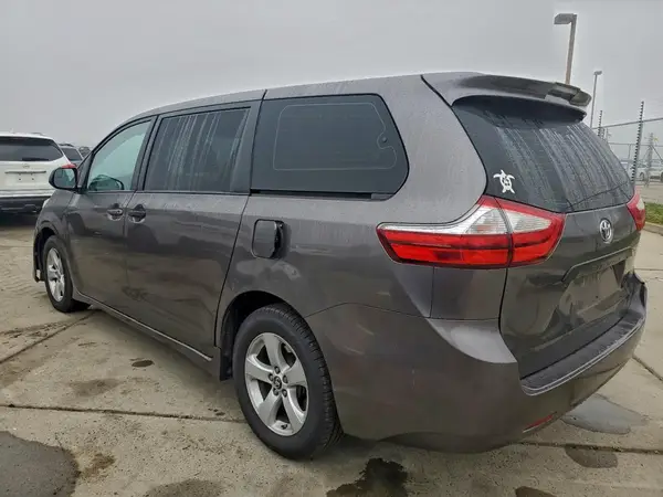 5TDZZ3DCXJS924575 2018 TOYOTA SIENNA - Image 2