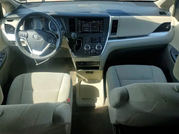 5TDZZ3DCXK5974006 2019 TOYOTA SIENNA - Image 8
