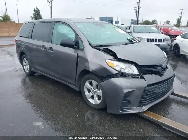 5TDZZ3DCXKS966861 2019 TOYOTA SIENNA - Image 1