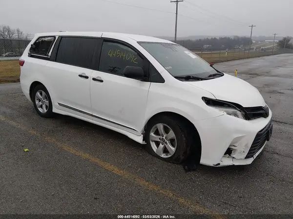 5TDZZ3DCXKS981053 2019 TOYOTA SIENNA - Image 1