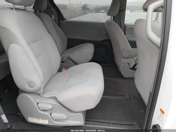 5TDZZ3DCXKS981053 2019 TOYOTA SIENNA - Image 8