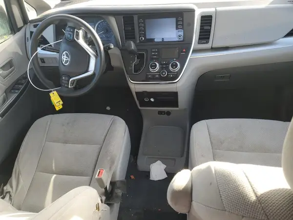 5TDZZ3DCXKS996572 2019 TOYOTA SIENNA - Image 8