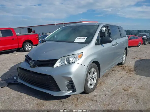 5TDZZ3DCXLS071940 2020 TOYOTA SIENNA - Image 2