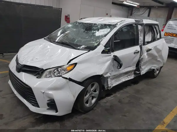 5TDZZ3DCXLS074076 2020 TOYOTA SIENNA - Image 2