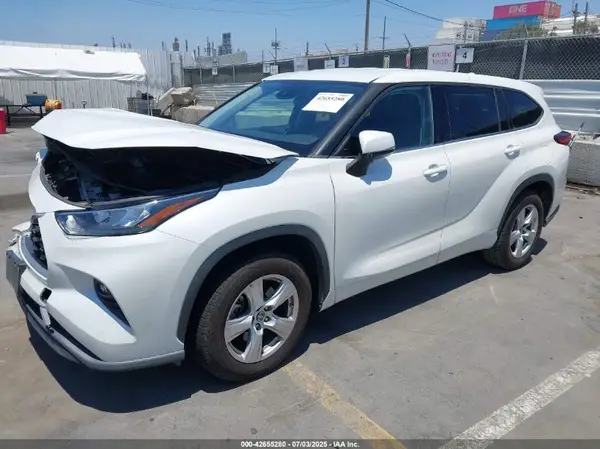 5TDZZRAH0LS008140 2020 TOYOTA HIGHLANDER - Image 2