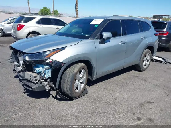 5TDZZRAH0MS031760 2021 TOYOTA HIGHLANDER - Image 2