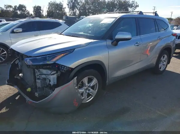 5TDZZRAH0MS050146 2021 TOYOTA HIGHLANDER - Image 2