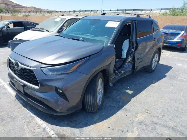 5TDZZRAH0MS058750 2021 TOYOTA HIGHLANDER - Image 2