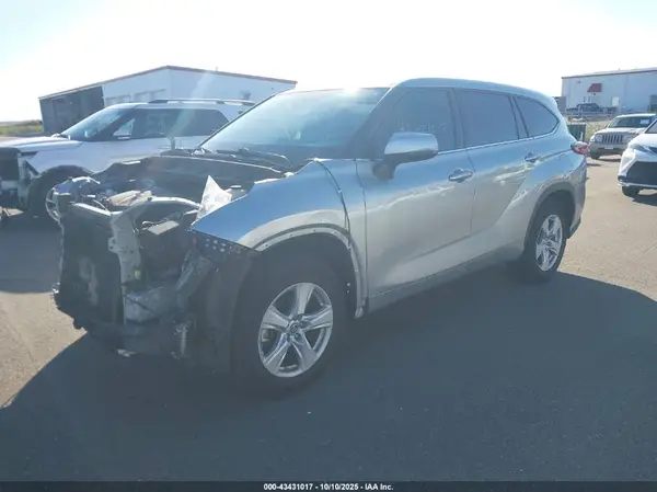 5TDZZRAH0MS514472 2021 TOYOTA HIGHLANDER - Image 2