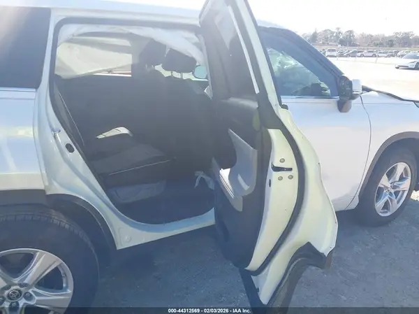 5TDZZRAH0MS527898 2021 TOYOTA HIGHLANDER - Image 8