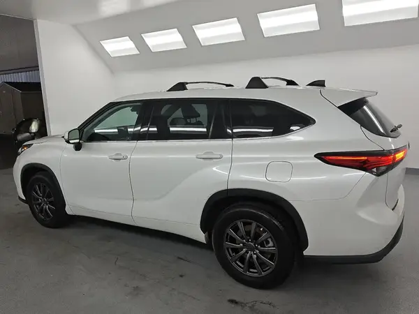 5TDZZRAH0NS115868 2022 TOYOTA HIGHLANDER - Image 2
