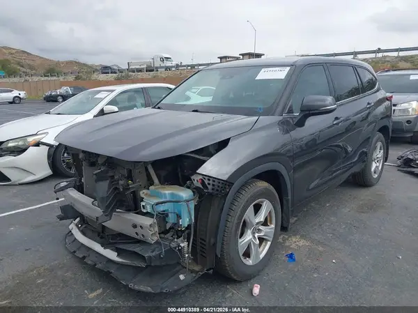 5TDZZRAH0NS542239 2022 TOYOTA HIGHLANDER - Image 2