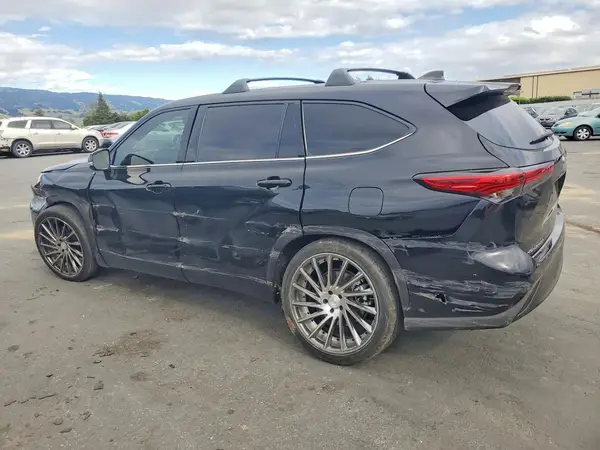 5TDZZRAH0NS559123 2022 TOYOTA HIGHLANDER - Image 2