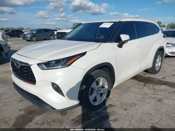 5TDZZRAH1LS510607 2020 TOYOTA HIGHLANDER - Image 2