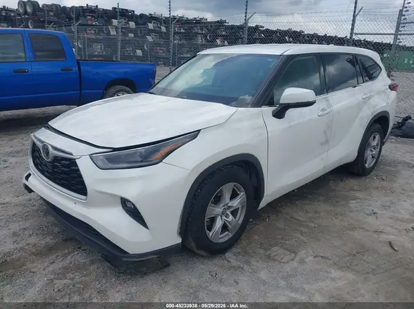 5TDZZRAH1MS033565 2021 TOYOTA HIGHLANDER - Image 2