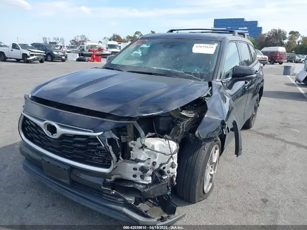 5TDZZRAH1MS519762 2021 TOYOTA HIGHLANDER - Image 2
