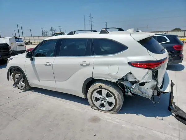 5TDZZRAH1MS527537 2021 TOYOTA HIGHLANDER - Image 2