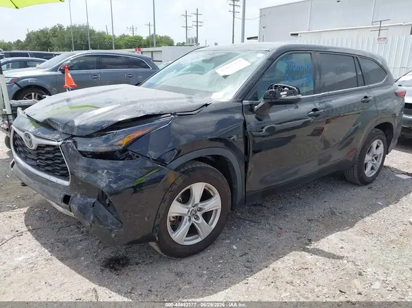 5TDZZRAH1NS103048 2022 TOYOTA HIGHLANDER - Image 2