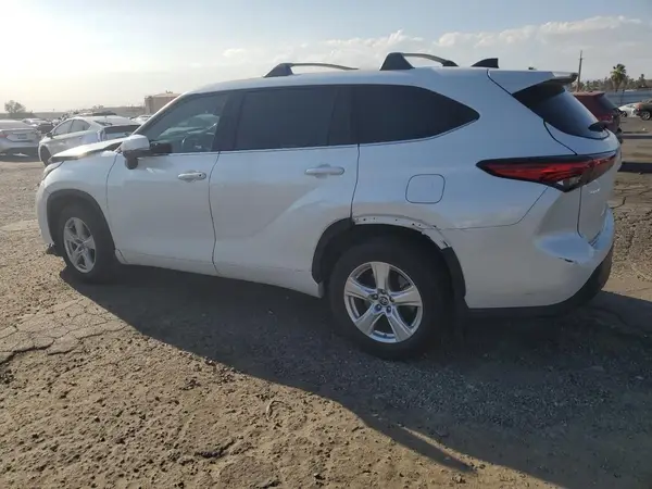 5TDZZRAH1NS107262 2022 TOYOTA HIGHLANDER - Image 2