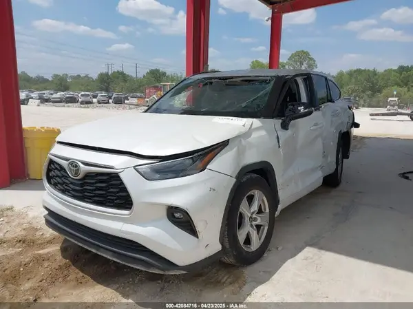5TDZZRAH1NS114941 2022 TOYOTA HIGHLANDER - Image 2