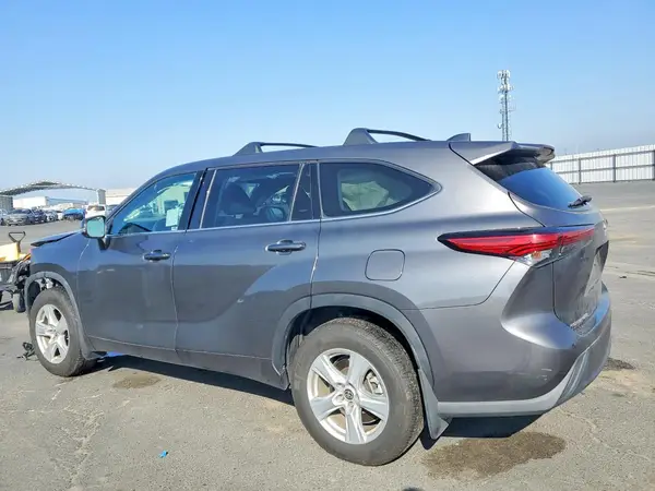 5TDZZRAH1NS115183 2022 TOYOTA HIGHLANDER - Image 2
