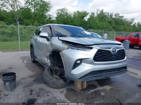 5TDZZRAH1NS138852 2022 TOYOTA HIGHLANDER - Image 1