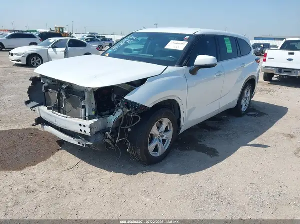 5TDZZRAH1NS539558 2022 TOYOTA HIGHLANDER - Image 2