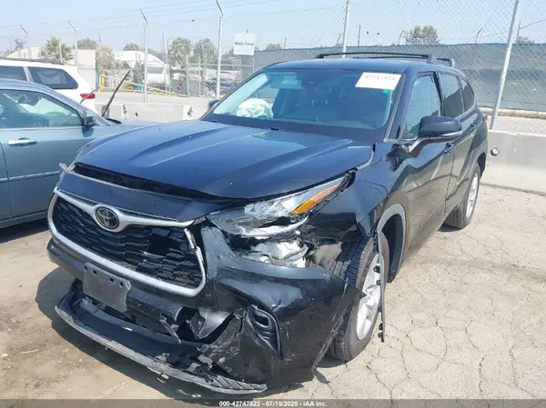 5TDZZRAH2LS019933 2020 TOYOTA HIGHLANDER - Image 2
