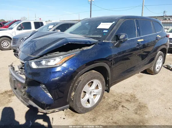 5TDZZRAH2LS505514 2020 TOYOTA HIGHLANDER - Image 2
