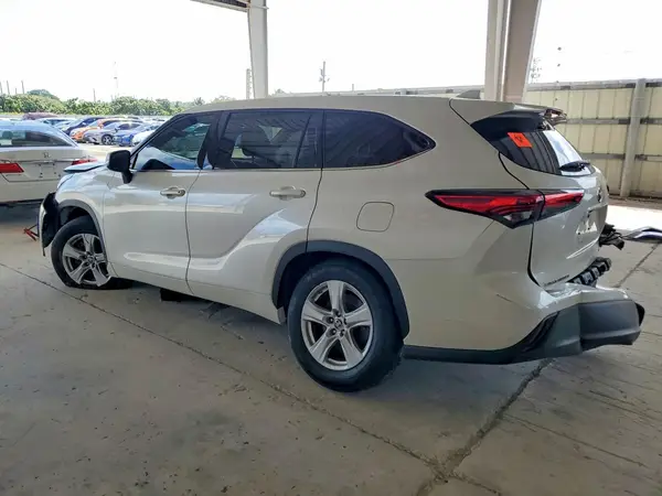 5TDZZRAH2MS031369 2021 TOYOTA HIGHLANDER - Image 2