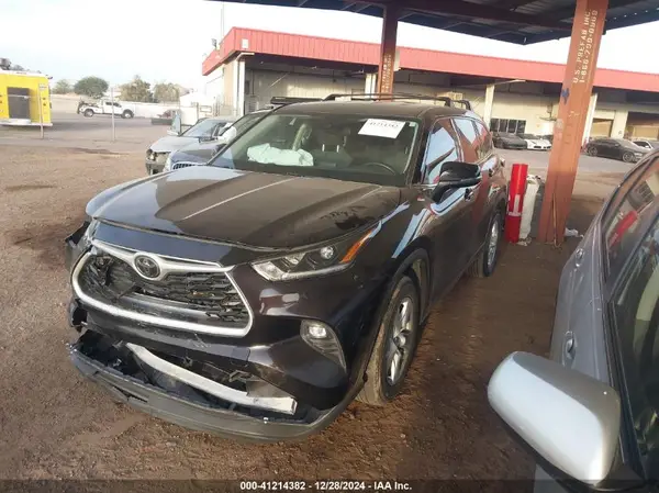 5TDZZRAH2MS032957 2021 TOYOTA HIGHLANDER - Image 2