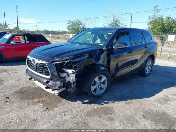5TDZZRAH2MS051105 2021 TOYOTA HIGHLANDER - Image 2