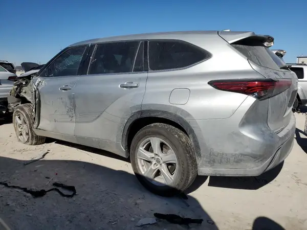 5TDZZRAH2MS063447 2021 TOYOTA HIGHLANDER - Image 2