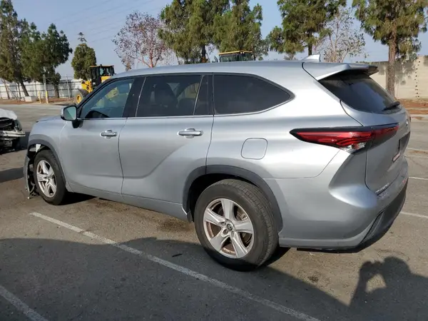 5TDZZRAH2MS066865 2021 TOYOTA HIGHLANDER - Image 2