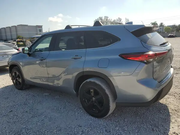 5TDZZRAH2MS067837 2021 TOYOTA HIGHLANDER - Image 2
