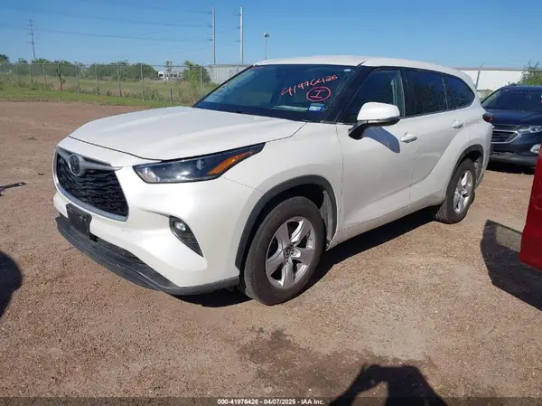 5TDZZRAH2MS515171 2021 TOYOTA HIGHLANDER - Image 2