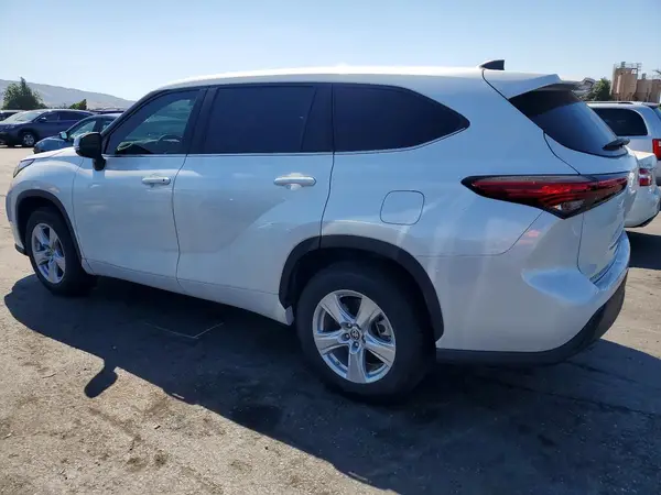 5TDZZRAH2NS123261 2022 TOYOTA HIGHLANDER - Image 2