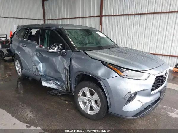 5TDZZRAH2NS135247 2022 TOYOTA HIGHLANDER - Image 1