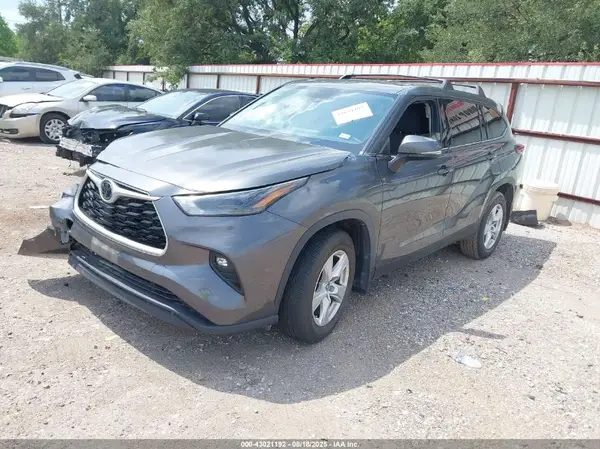 5TDZZRAH2NS13648 2022 TOYOTA HIGHLANDER - Image 2