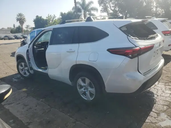 5TDZZRAH2NS142389 2022 TOYOTA HIGHLANDER - Image 2