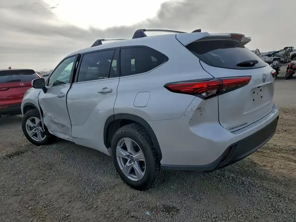 5TDZZRAH2NS544347 2022 TOYOTA HIGHLANDER - Image 2