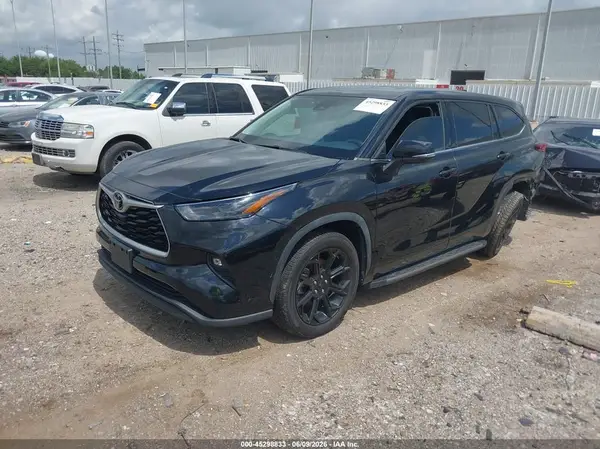 5TDZZRAH2NS547474 2022 TOYOTA HIGHLANDER - Image 2