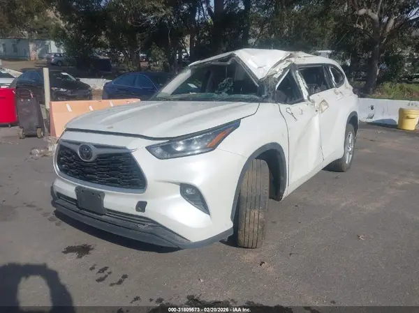5TDZZRAH3LS505375 2020 TOYOTA HIGHLANDER - Image 2